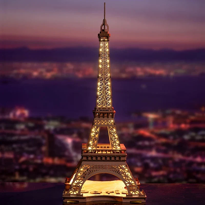 Tour Eiffel en Bois Lumineuse à Construire